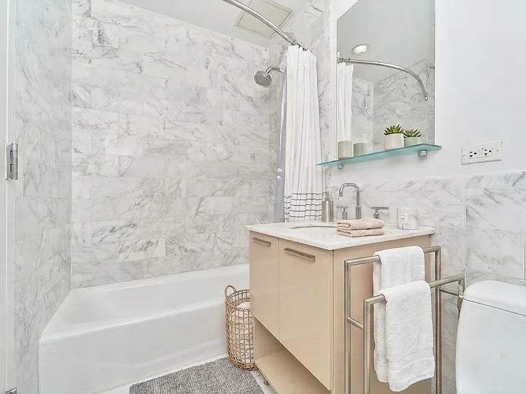 49 E 34th St #31B — Photo 5