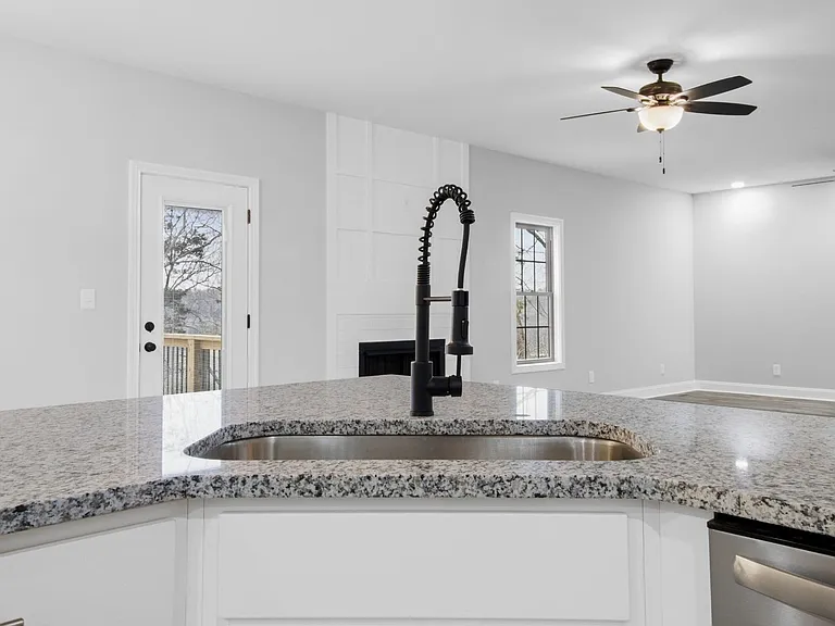 2125 Powell Rd — Photo 14