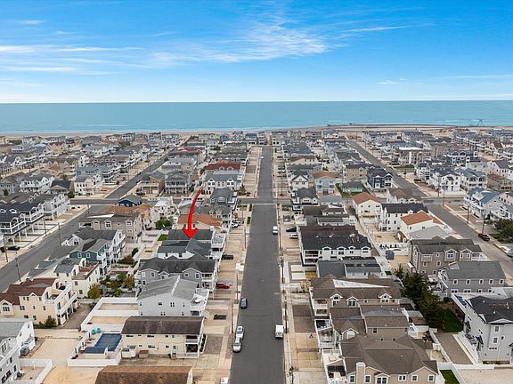 3rd image of 121 78th St W #Sea