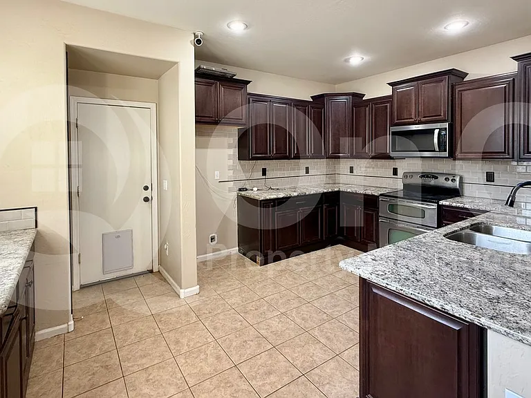 18446 E Peachtree Blvd — Photo 8