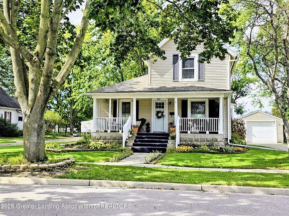 2nd image of 902 Degroff St