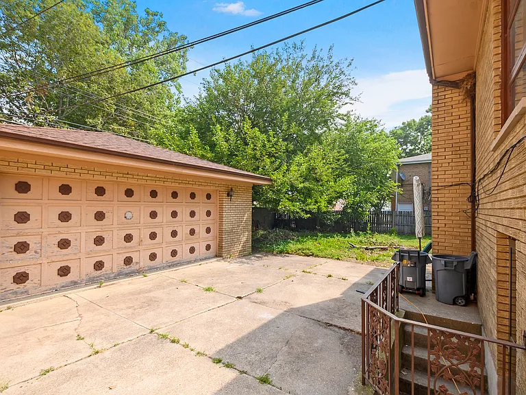 6238 W 63rd St — Photo 29