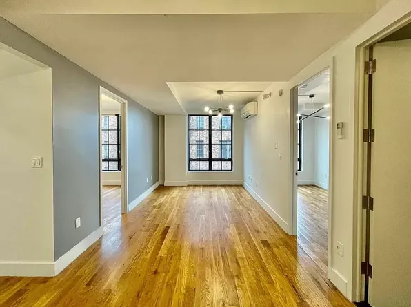 22 Ford Street image 1 of 25