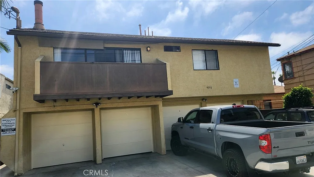 2 bed, 837 sqft, $3,300 — Photo 2