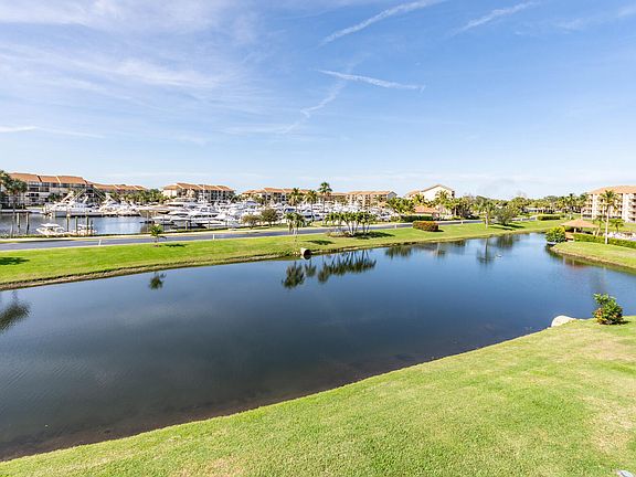 5th image of 801 Seafarer Circle #305
