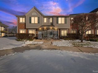 30755 Hidden Pines Ln #25, Roseville, MI 48066