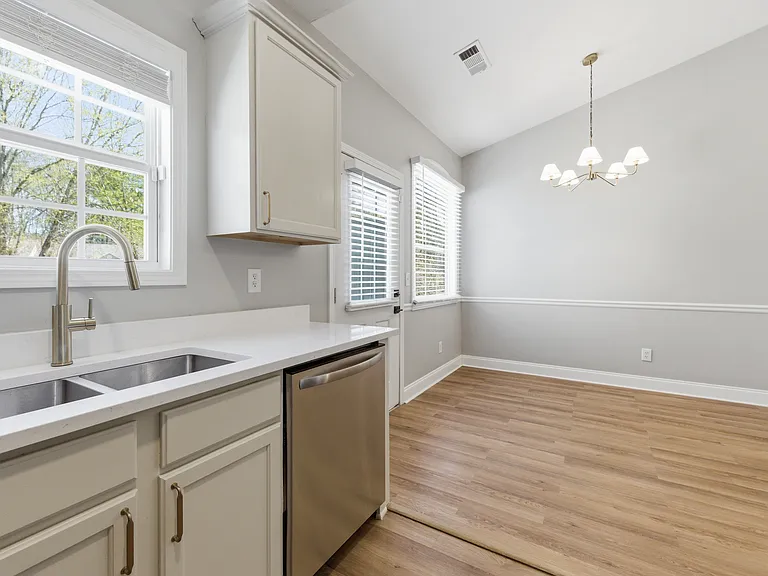 259 Derby Ct — Photo 10