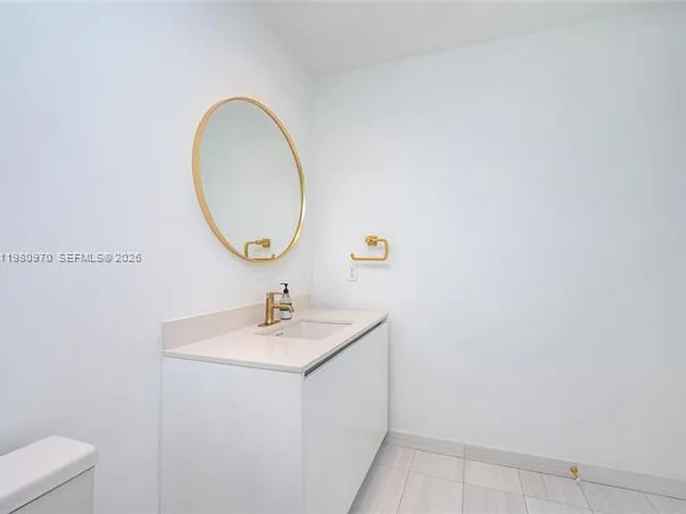 2678 Tigertail Ave #413 — Photo 8