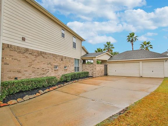 4th image of 17415 Old Court Dr
