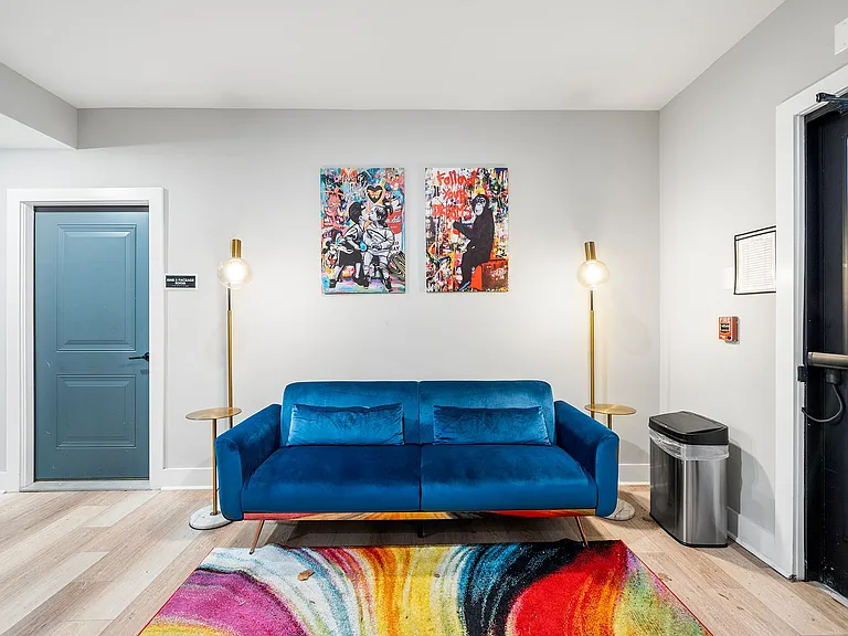 Gorgeous New Diamond St Construction Boasting Luxury Finishes — Photo 17
