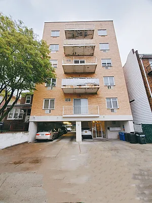 Sold by Remax Real Estate Professionals | media 17