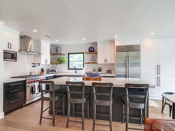 3rd image of 4303 Santa Cruz Ave