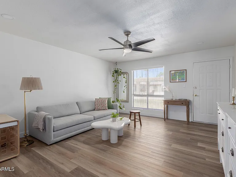 8241 N Central Ave #13 — Photo 4