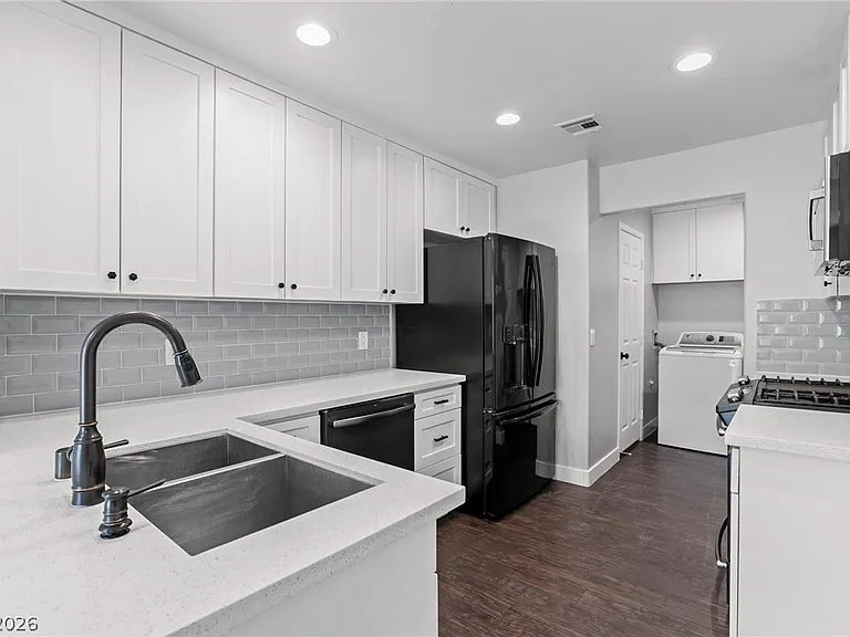 3910 Starfield Ln — Photo 12