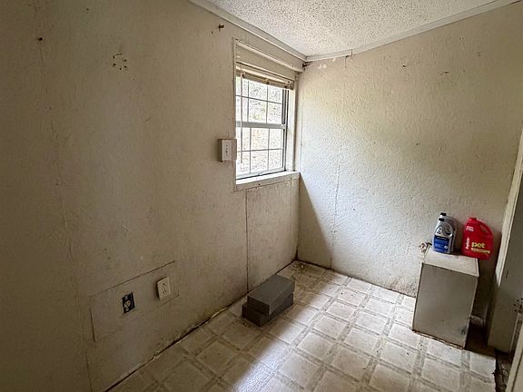 4th image of 512 7th Ave E