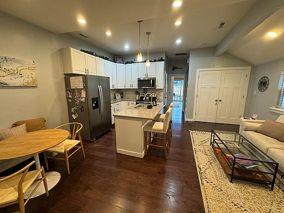 3rd image of 410 Parkway Ave