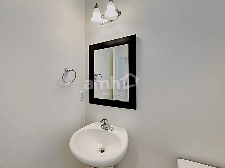 1011 NE 12th Cir — Photo 7