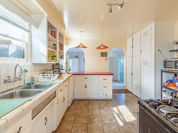 2nd image of 1576 Catalina Blvd