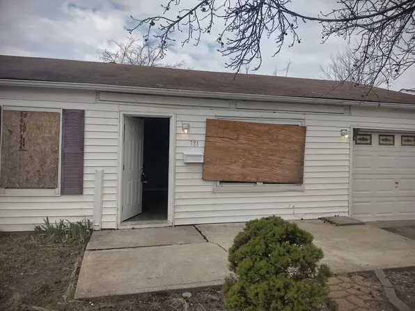 721 Saint Barbara Ln, Cahokia, IL 62206