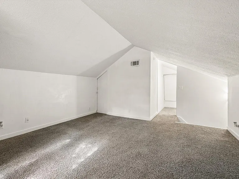 2423 Meadow Ln — Photo 12