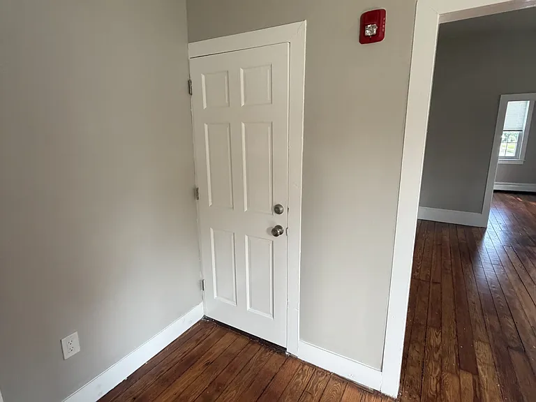 264-266 Kings Hwy #1 — Photo 7