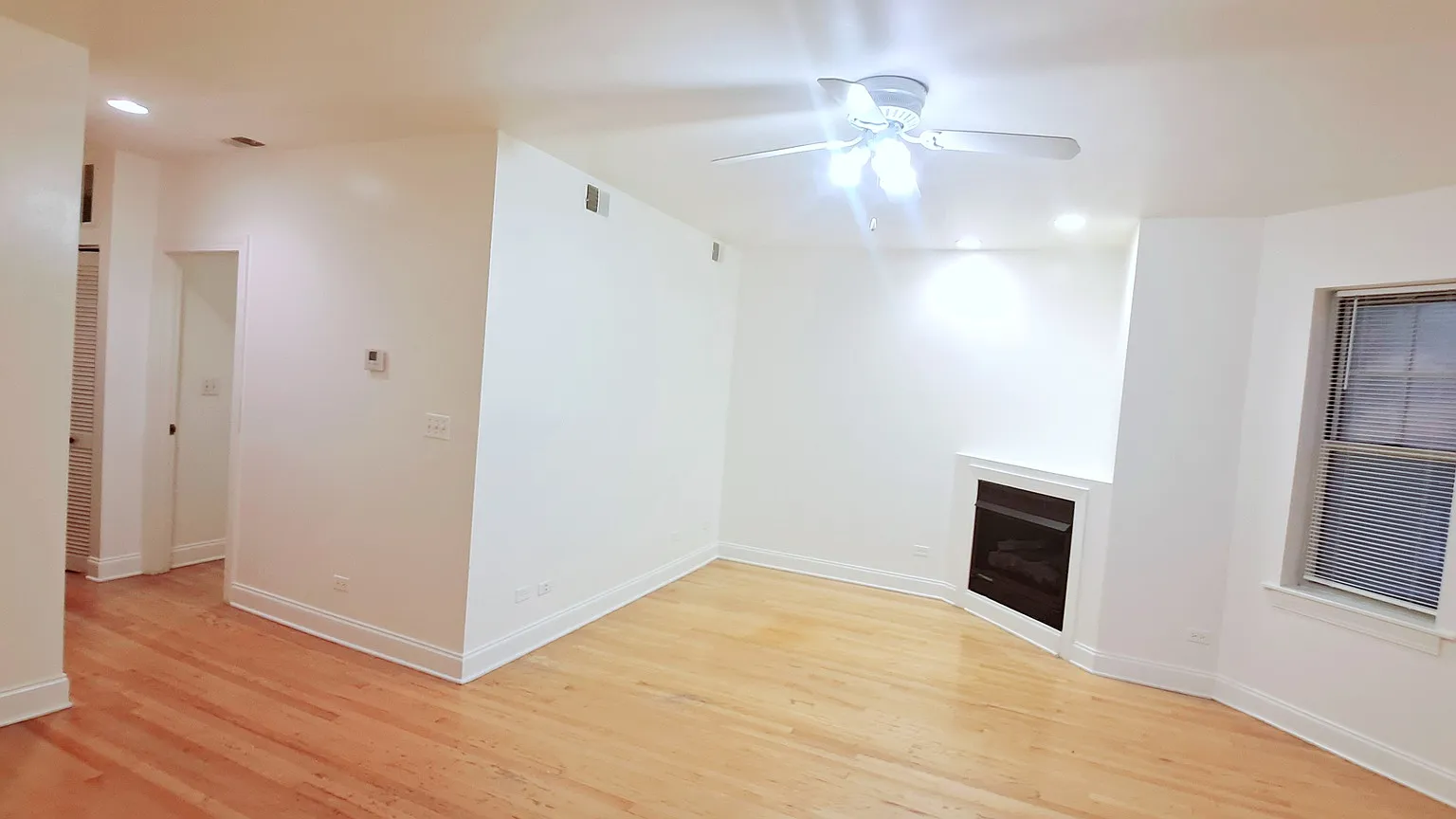 2 bed, 1200 sqft, $2,045 — Photo 3