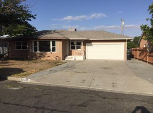 9793 Mango Ln, Fontana, CA 92335