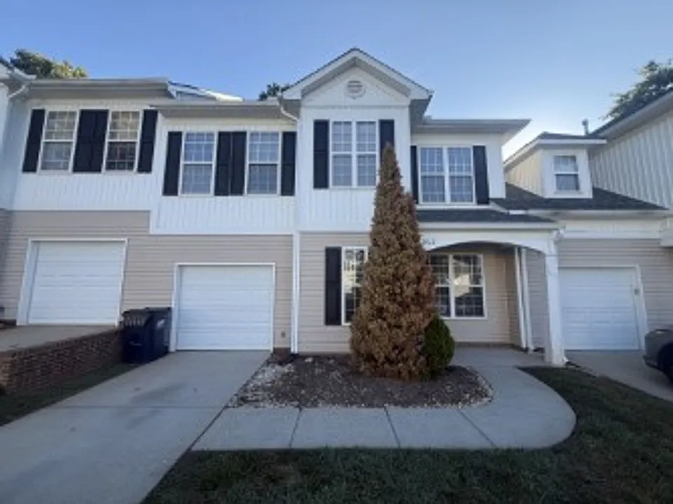 2413 Woodridge Dr