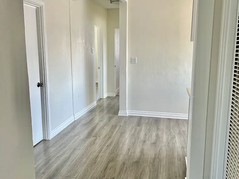 3990 S Normandie Ave — Photo 11