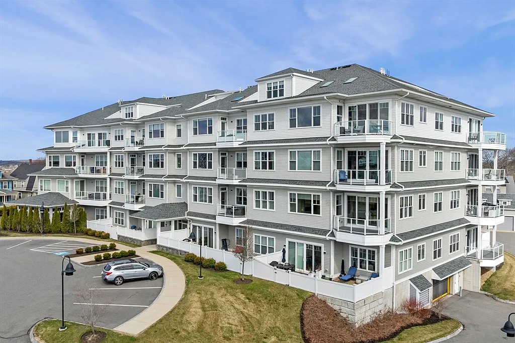 Building Photo - 71 Greenwood Ave #202