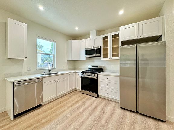 2nd image of 1417-1421 B St #B1421