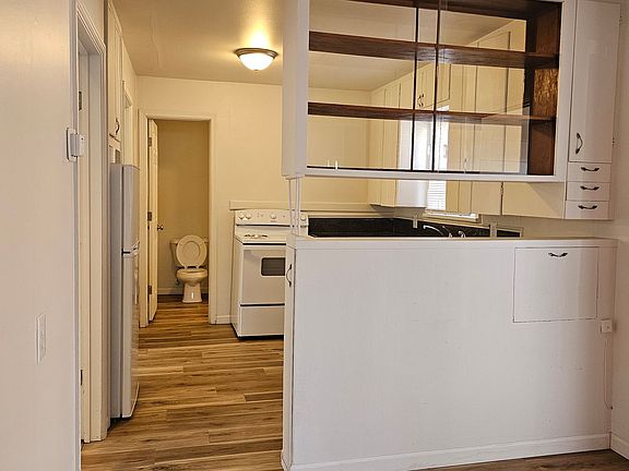 4th image of 2409-2413 W Jean St #2409