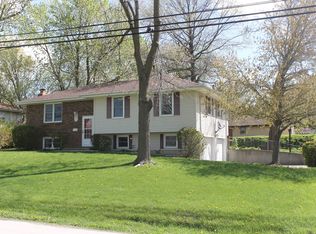 704 N Pine St, Cameron, MO 64429