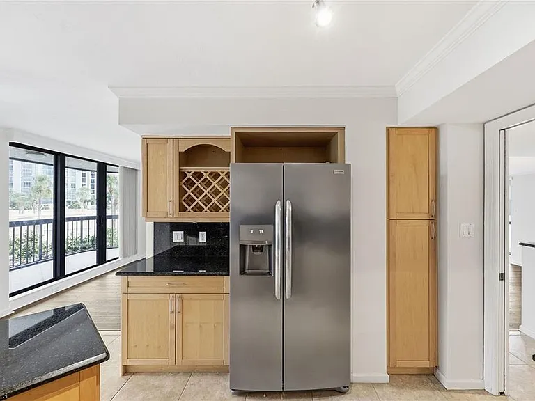 4551 Gulf Shore Blvd N #200 — Photo 14