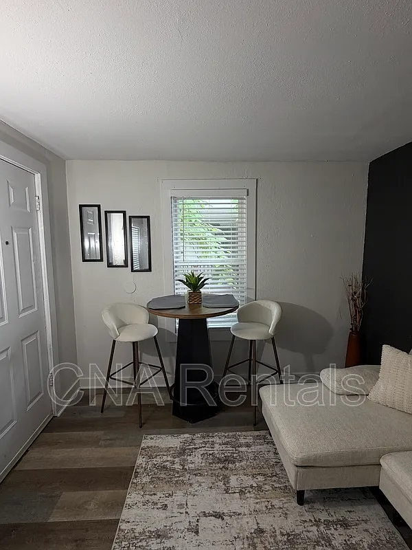 2 bed, 1.0 bath, 1000 sqft, $2,100 — Photo 3