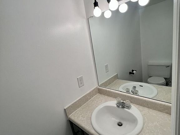 5th image of 500 Windellwood Cir