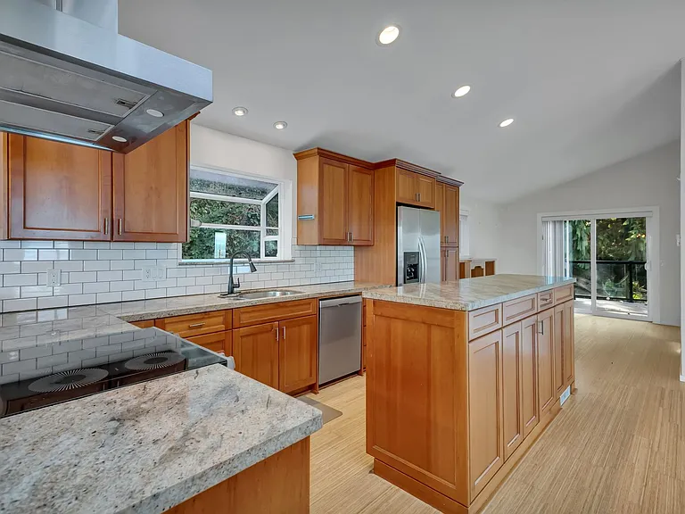 1058 California Ln SW — Photo 21