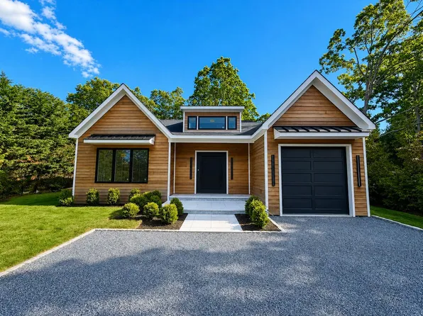 28 Inlet View Dr, Southampton, NY 11968