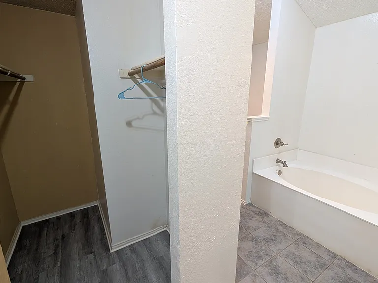 3216 Meadowview Dr — Photo 30