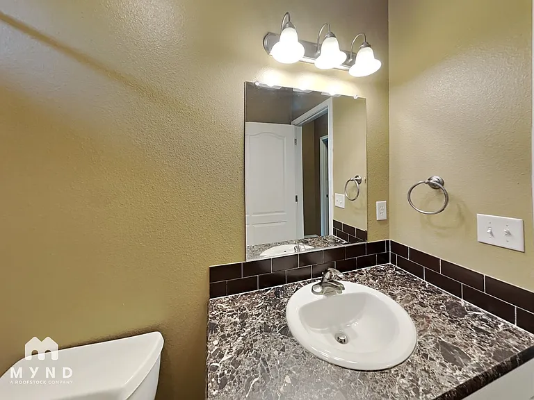 706 Iowa St — Photo 19