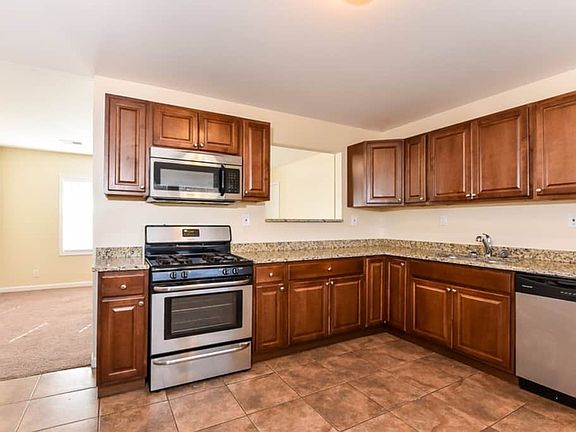 3rd image of 871 Upper Brandon Dr