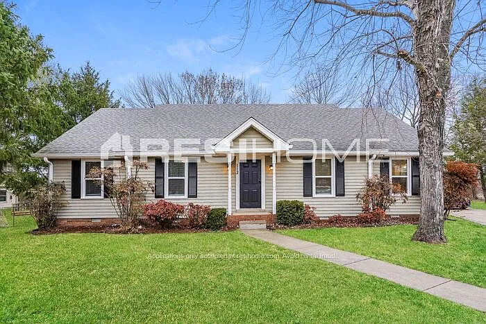 112 Lancaster Ct — Photo 1
