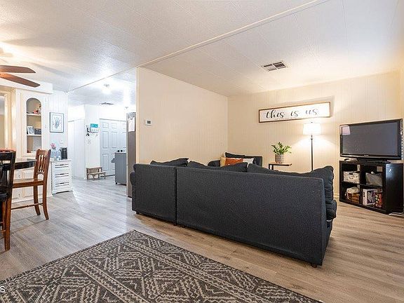 4th image of 950 Woodland Ave #3