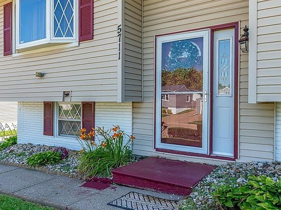 2nd image of 5711 Gaines St