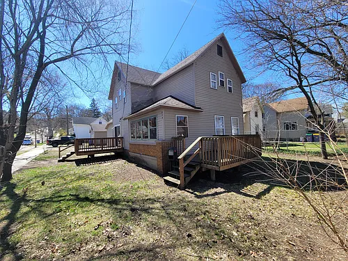 824 Lyon St NE Photo 1