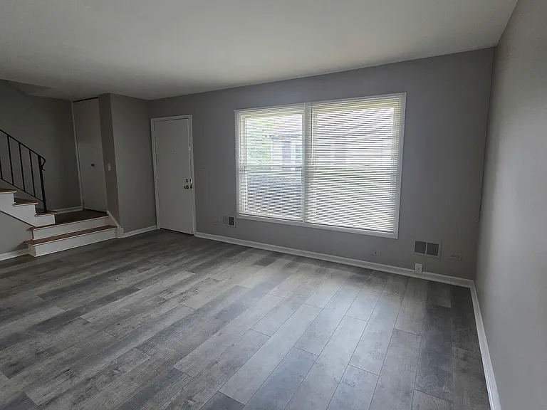 1688 Queensbury Cir #0 — Photo 8