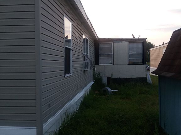 2nd image of 115 5th St Trlr 80