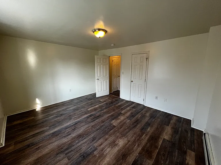 916 W Allen St — Photo 15