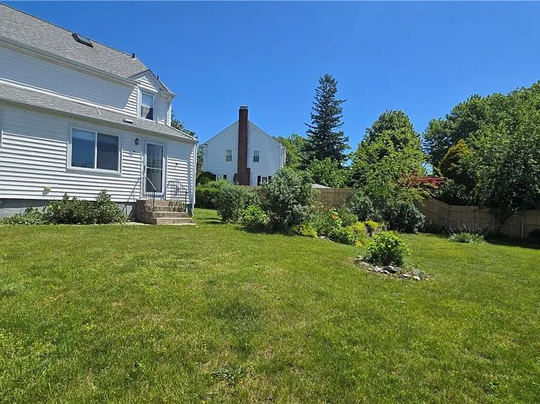 63 La Salle Dr — Photo 17