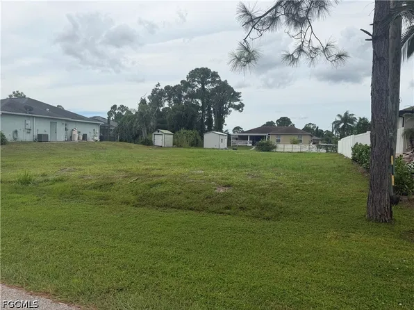 1017 Alaska Ave, Lehigh Acres, FL 33971